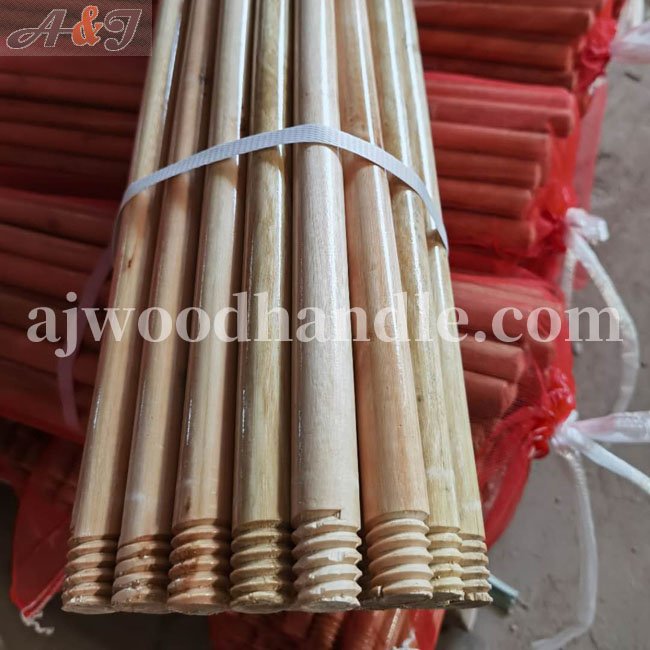 China facotry good finished wooden stick for cleaning tool indoor and outdoor