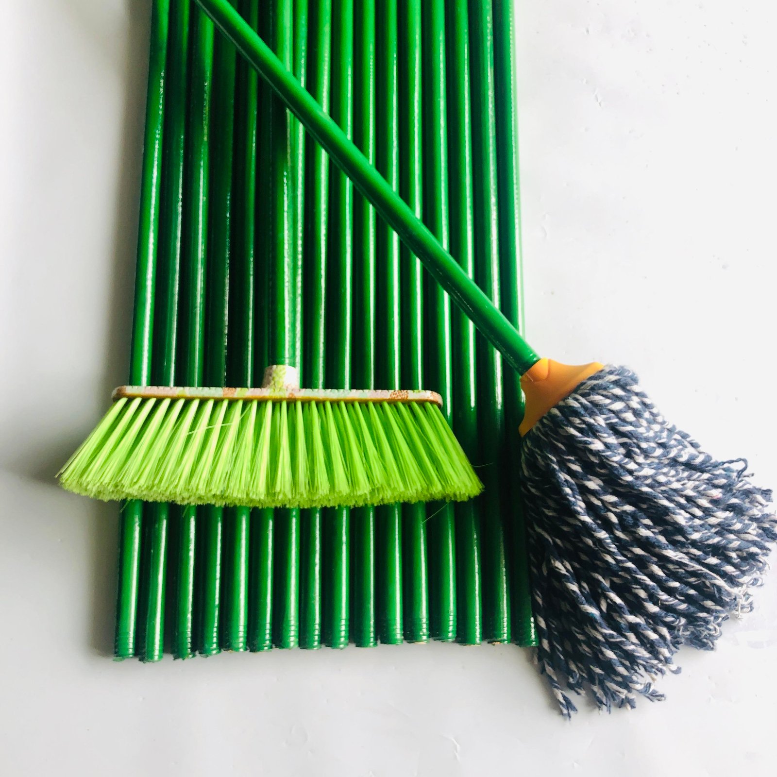 Hot Selling Style Fast Delivery Wholesale Floor Cleaning Wiper Mop Broom Wooden Sticks