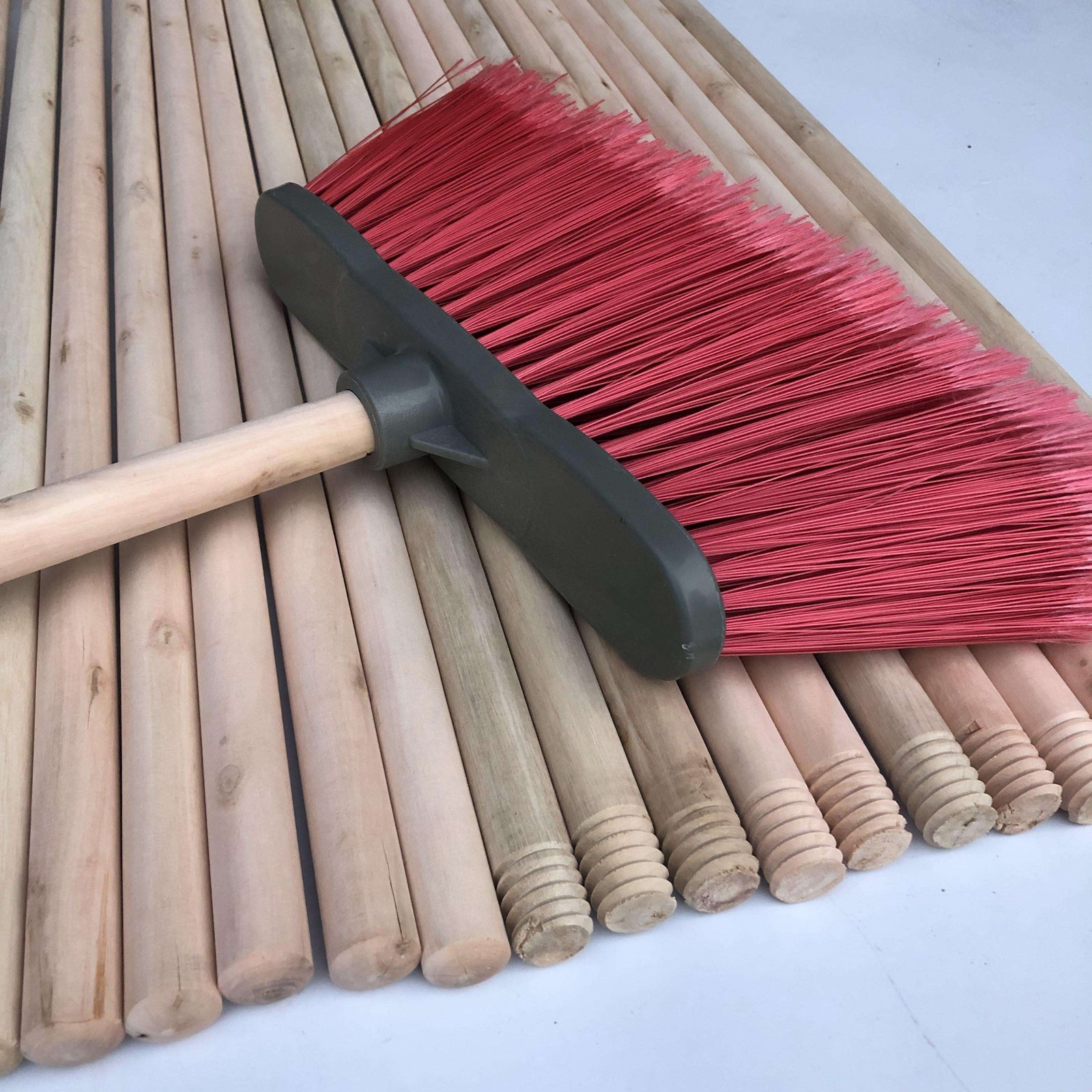 High Quality Natural Wood Broom Handle, Durable Wooden Mop Stick for Cleaning Tools, Factory Direct Low Price Broomstick