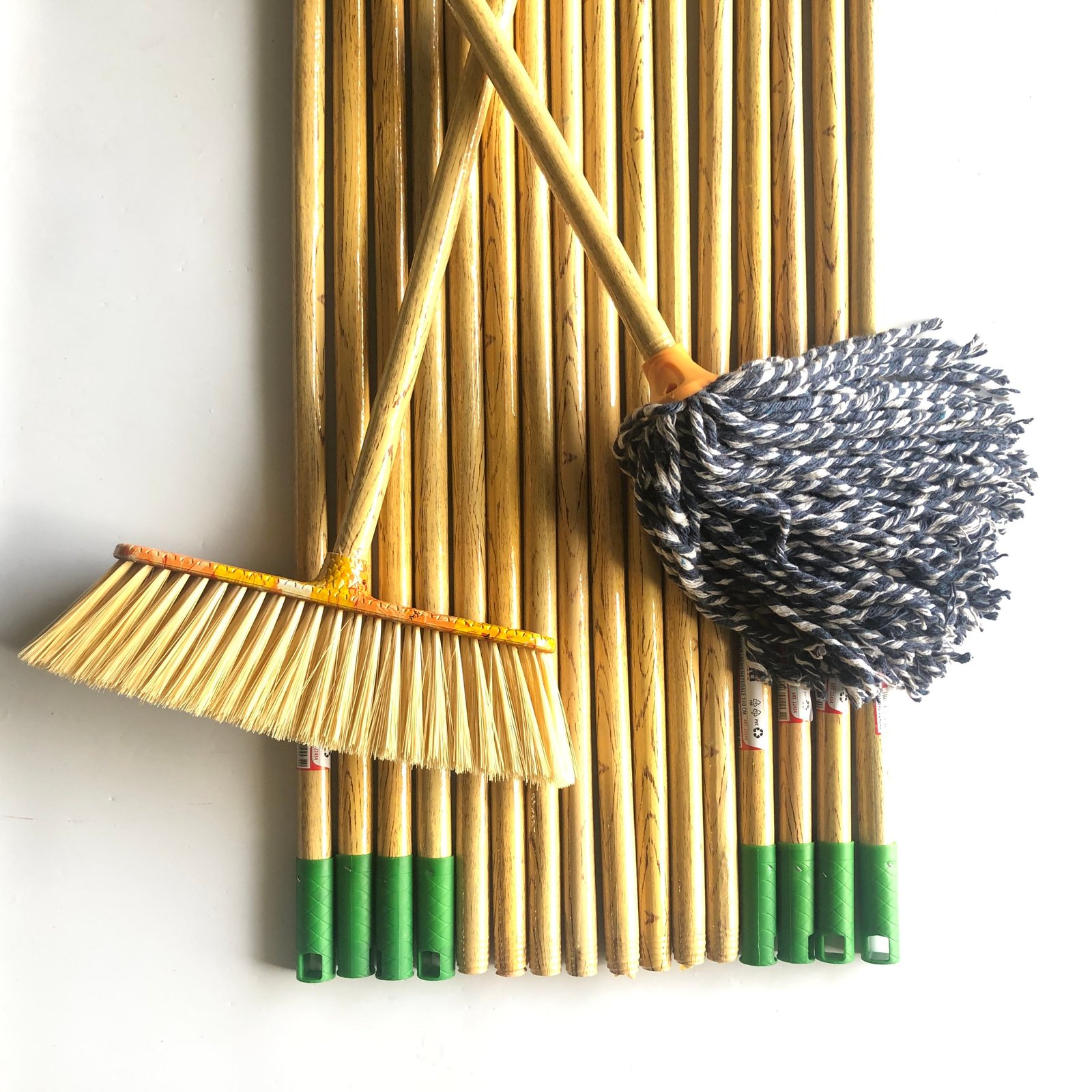 High Quality Straight Eucalyptus Wood Broom Handle – Eco-Friendly & Disposable for Household Floor & Outdoor Cleaning | Durable Natural Stick
