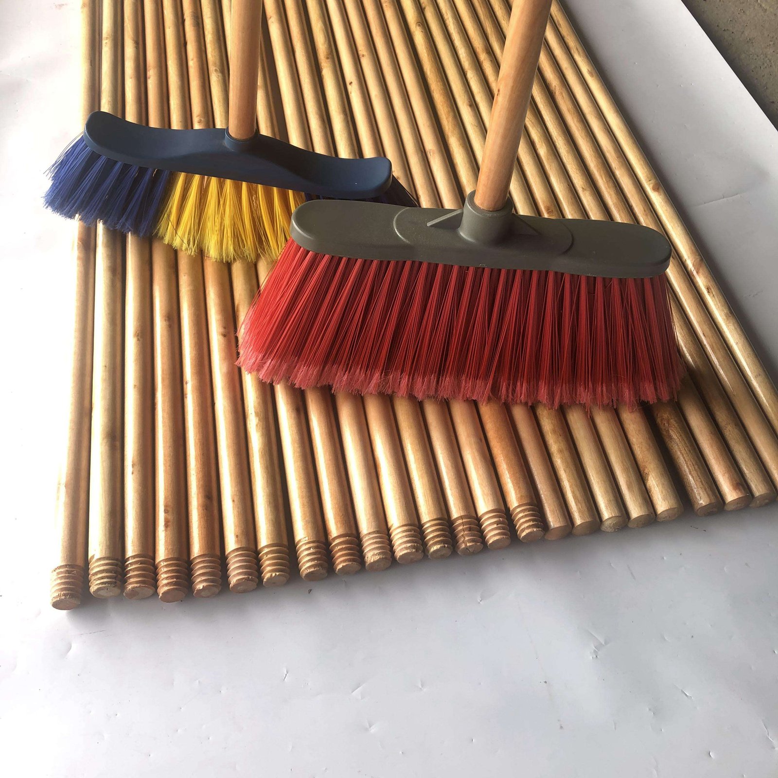 Hot Selling American Line Varnished Wood Broom Handle & Mop Stick | Wholesale Broom & Dustpan Sets | Durable Wooden Cleaning Tools for Home & Commercial Use