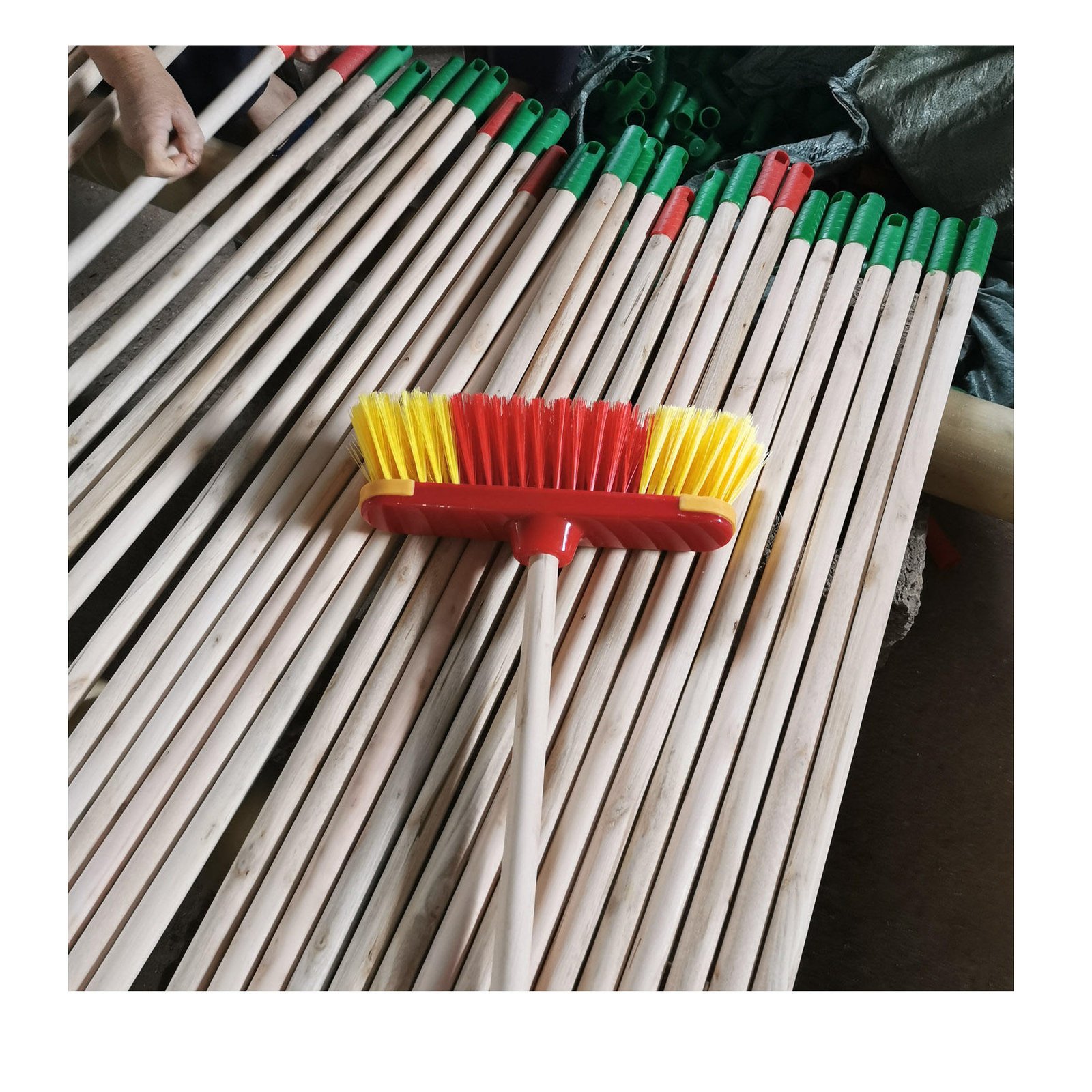 Natural Polished Wooden Broom Handle, Mop Stick for Cleaning Supplies – Wholesale Bulk Wood Handles